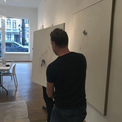Enlèvement de "D'après Courbet" d'Arié Mandelbaum pour l'exposition "L'intime et le monde" au Centre Wallonie-Bruxelles (CWB) à Paris